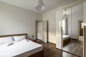 2 室のベッドルーム、アイロン / アイロン台、WiFi