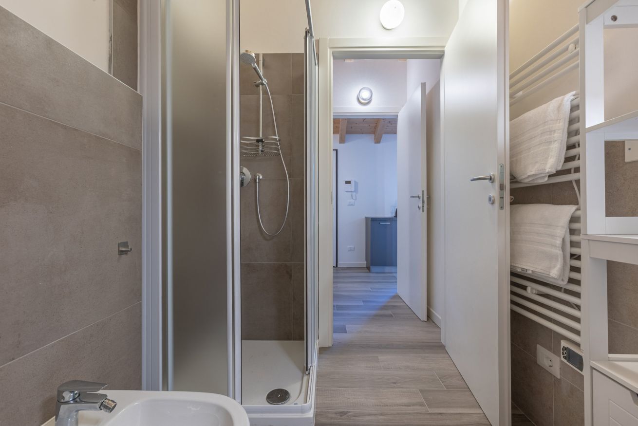 Dusche, Haartrockner, Bidet, Handtücher