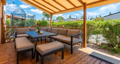 Caravan 'Le Mediterranéen' with Mountain View, Shared Pool and Air Conditioning