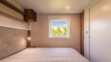 3 bedrooms, bed sheets