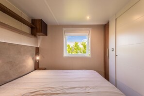 3 bedrooms, bed sheets