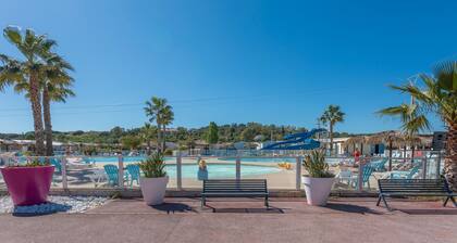 Caravana 'Le Mediterranéen' con vistas a la montaña, piscina compartida y aire acondicionado