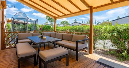 Caravan 'Le Mediterranéen' with Mountain View, Shared Pool and Air Conditioning