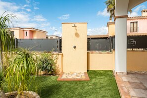 Property grounds - Holiday Home 'Giardino' with Private Garden, Wi-Fi and Air Conditioning (Villasimius)