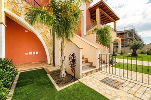 Property grounds - Holiday Home 'Tramonto' with Mountain View, Wi-Fi and Air Conditioning (Villasimius)