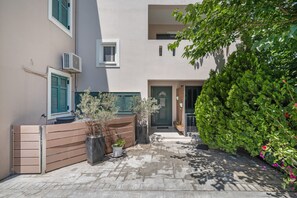 Exterior - Apartment 'Alexandros Studio' with Mountain View, Wi-Fi and Air Conditioning (Lefkada Town)