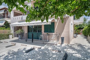 Exterior - Apartment 'Alexandros Studio' with Mountain View, Wi-Fi and Air Conditioning (Lefkada Town)
