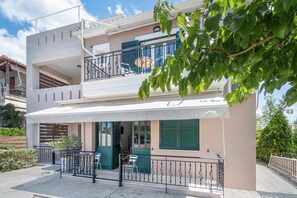 Exterior - Studio Apartment 'Alexandros 2 Guests C' with Mountain View, Wi-Fi and Air Conditioning (Lefkada Town)
