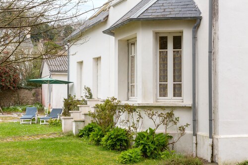 Holiday Home Côté Rivière with Garden and Secure Parking