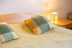 4 bedrooms, iron/ironing board, free WiFi