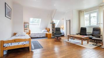 4 Schlafzimmer, Bügeleisen/Bügelbrett, kostenloses WLAN