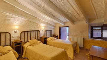 5 bedrooms, free WiFi, bed sheets