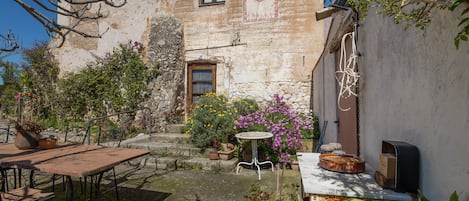 屋外ダイニングエリア