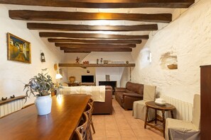 TV - Country House 'Emilli' with Mountain View, Wi-Fi and Air Conditioning (Unknown)