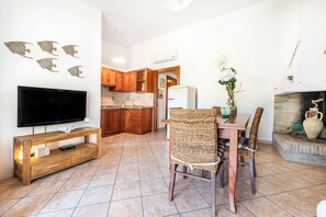 Dining - Villa 'Sweet Simius' with Mountain View, Wi-Fi and Air Conditioning (Villasimius)