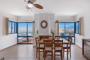 Dining - Apartment 'T2 2 Linha Praia Vista Mar' with Sea View, Balcony and Wi-Fi (Unknown)