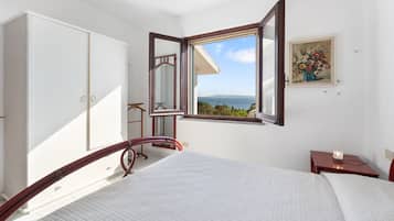 4 bedrooms, bed sheets