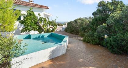 Apartamento 'Carloforte' con vistas al mar, terraza privada y jardín privado