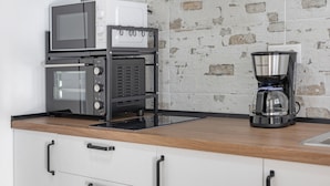 A kitchen with a coffee maker, a microwave, and a toaster on a rack. - Holiday Home 'Camposoto' with Private Pool, Wi-Fi and Air Conditioning (San Fernando)