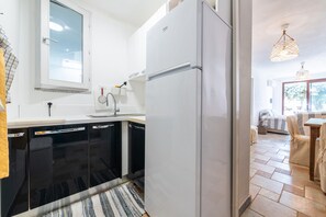 Réfrigérateur, four, plaque de cuisson, lave-vaisselle