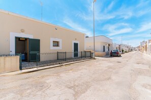 Exterior - Holiday Home 'La Casetta 461' with Wi-Fi (Torre San Giovanni)
