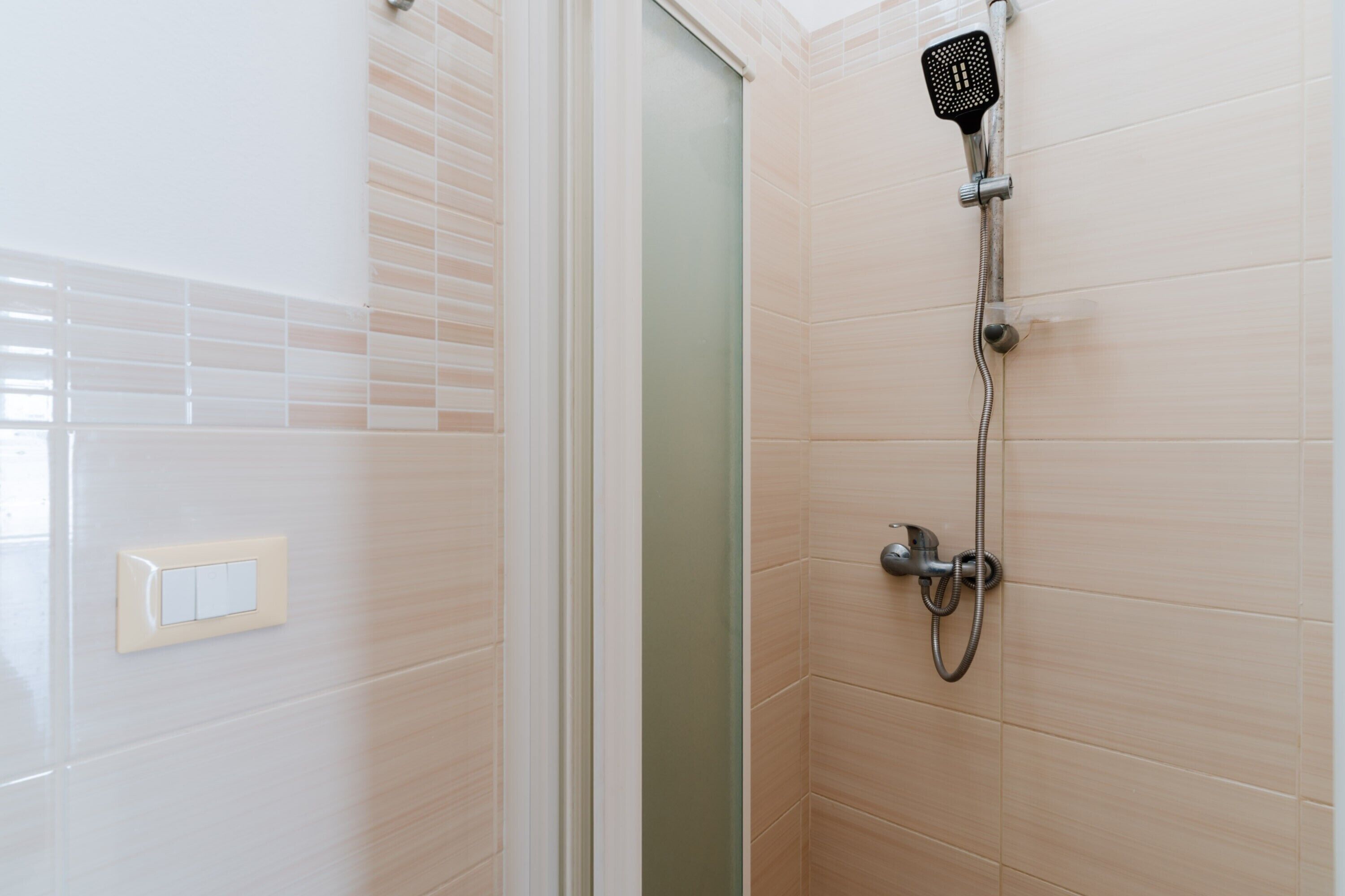 Een douche, handdoeken