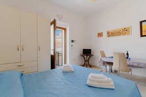 1 bedroom, free WiFi, bed sheets