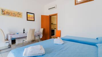 1 bedroom, free WiFi, bed sheets