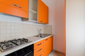 Refrigerador y utensilios de cocina 