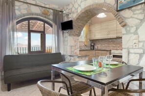 Kylskåp, ugn, spishäll och kaffe- och tebryggare