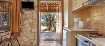 Villa 'Victoria' with Sea View, Wi-Fi and Air Conditioning