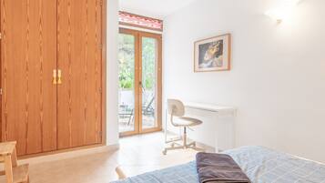 2 室のベッドルーム、アイロン / アイロン台、WiFi (無料)、ベッドシーツ