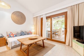 Interior - Casa Claper: Holiday Home with Shared Pool, Wi-Fi, and Air Conditioning (Unknown)