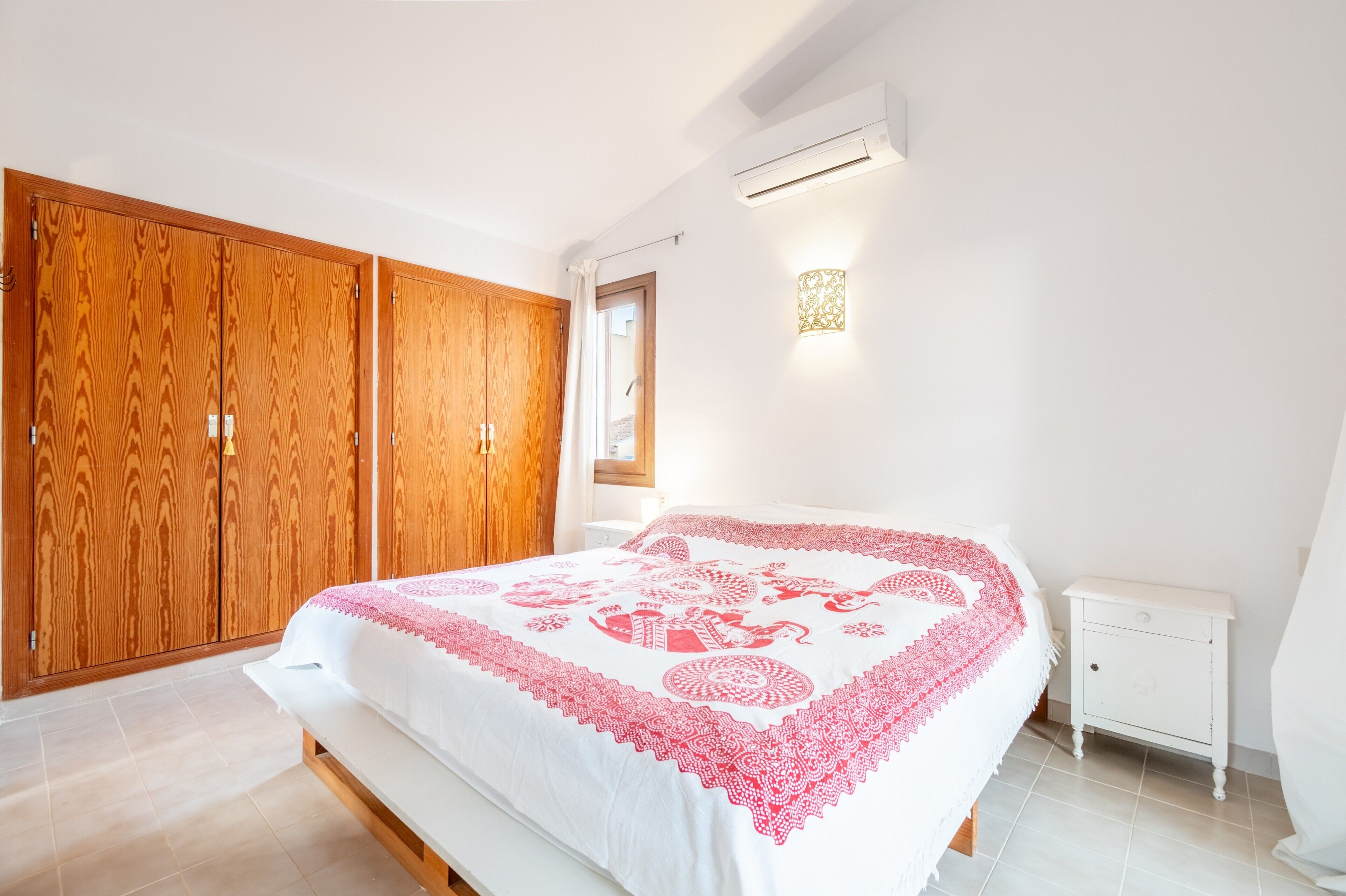 2 slaapkamers, een strijkplank/strijkijzer, gratis wifi, beddengoed