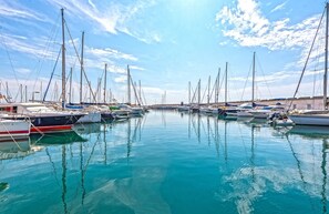 A marina with multiple boats docked, calm water, and a clear sky. - Casa Claper: Holiday Home with Shared Pool, Wi-Fi, and Air Conditioning (Unknown)