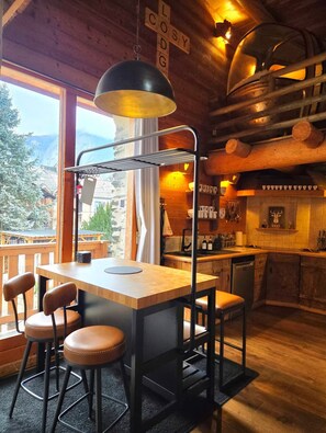 Frigorífic, microones, forn i placa de cuina 