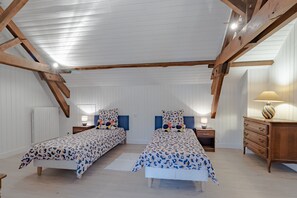 3 bedrooms, iron/ironing board, free WiFi, bed sheets