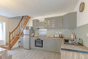 Refrigerador, microondas, horno, placa de cocina