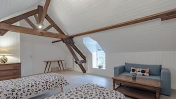 3 bedrooms, iron/ironing board, free WiFi, bed sheets