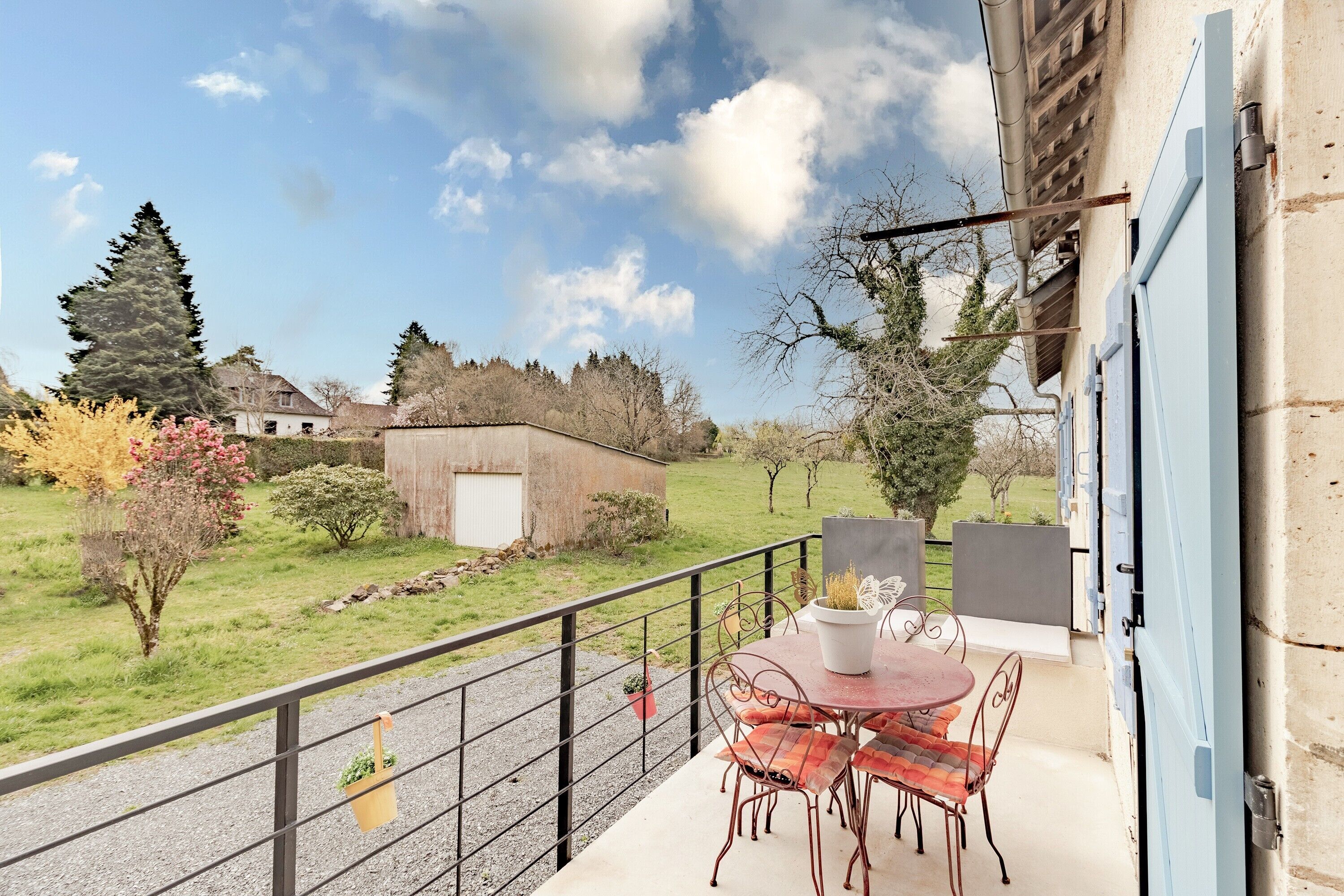 屋外ダイニングエリア