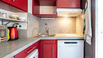 Refrigerador, horno, parrilla de estufa y lavavajillas