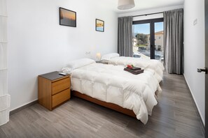 3 makuuhuonetta, silitysrauta/-lauta, ilmainen Wi-Fi, vuodevaatteet