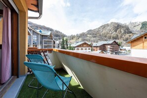 Property grounds - Apartment 'La Maison D'Anthelmette' with Mountain View, Balcony and Wi-Fi (Valloire)