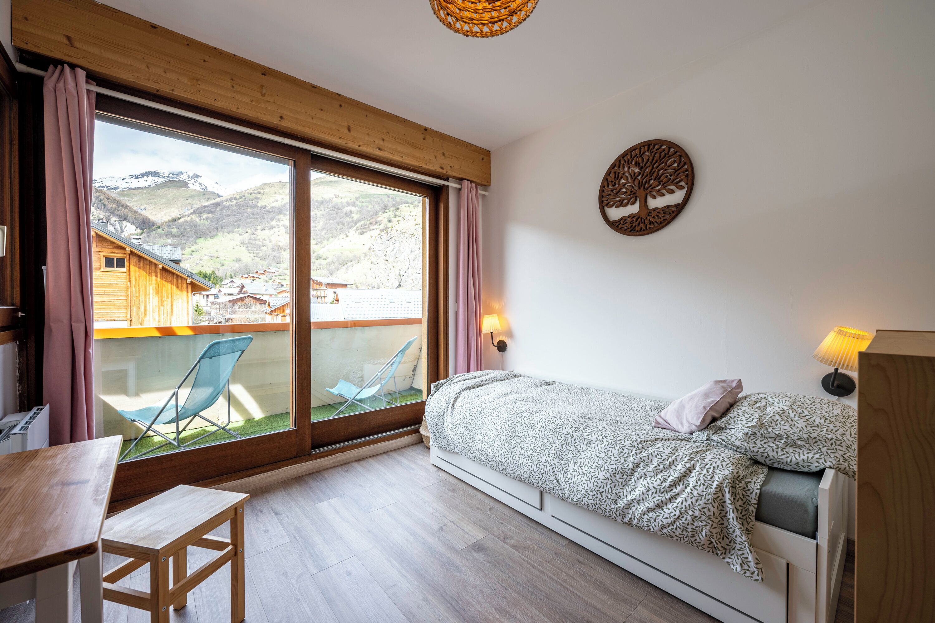 3 slaapkamers, een strijkplank/strijkijzer, gratis wifi, beddengoed