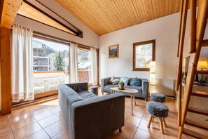 TV - Apartment 'La Maison D'Anthelmette' with Mountain View, Balcony and Wi-Fi (Valloire)