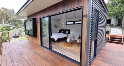 Tranquil Studio Retreat in Leura with Private Bush Outlook.