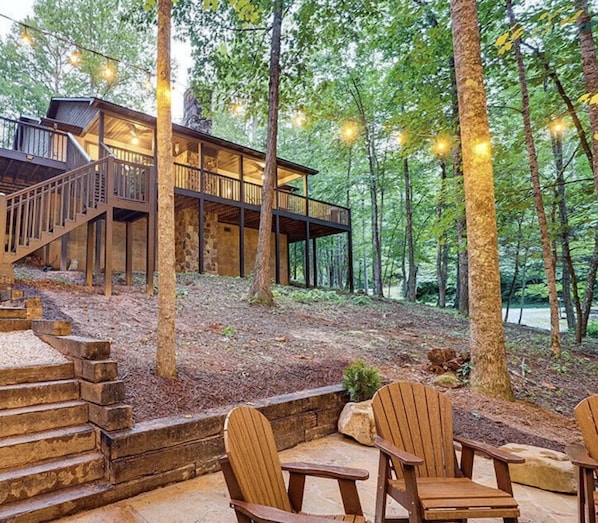Property grounds - Cozy Cabin Retreat • Hot Tub • Pet-Friendly • Wooded Views (Sevierville)
