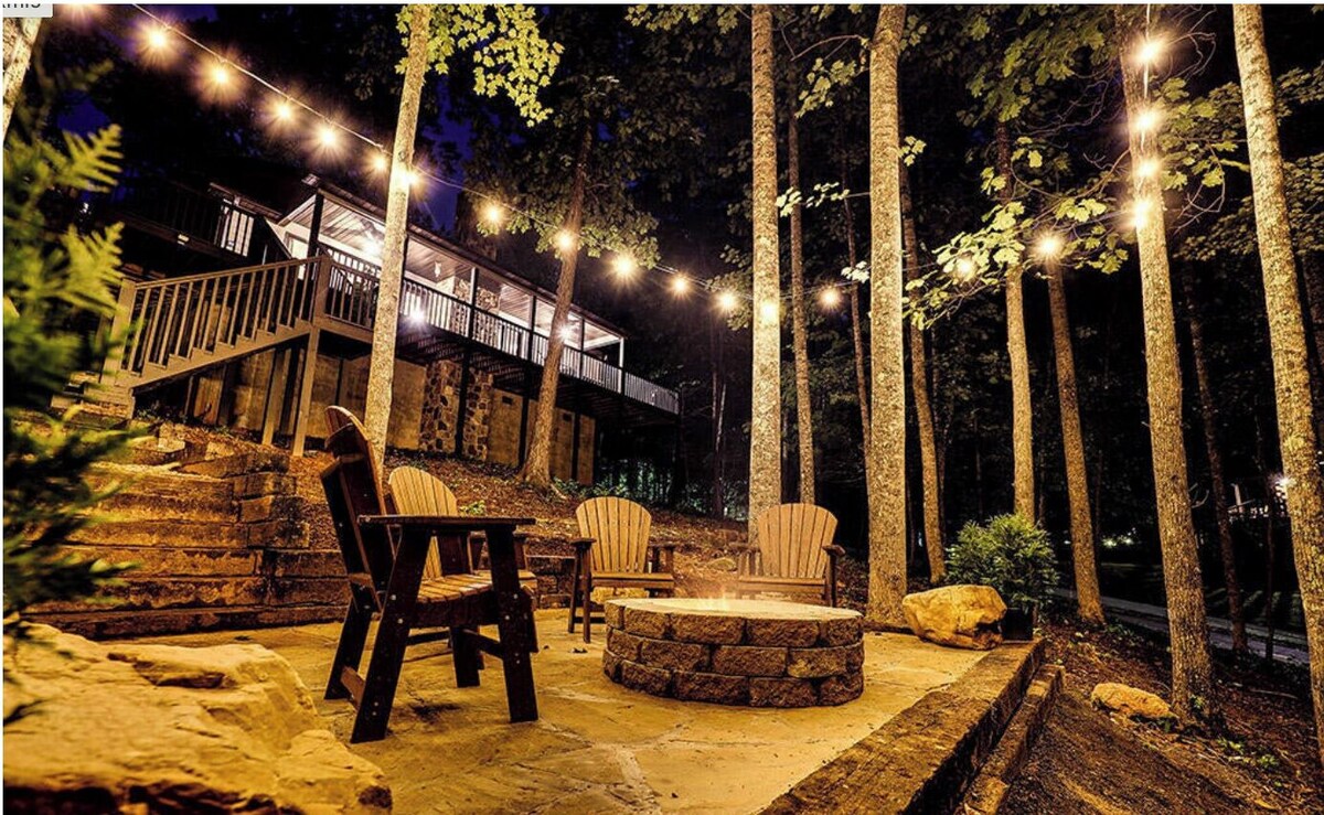 Cozy Cabin Retreat • Hot Tub • Pet-Friendly • Wooded Views