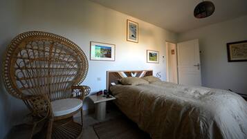 3 chambres, bureau, Wi-Fi gratuit, draps fournis