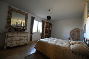 3 chambres, bureau, Wi-Fi gratuit, draps fournis